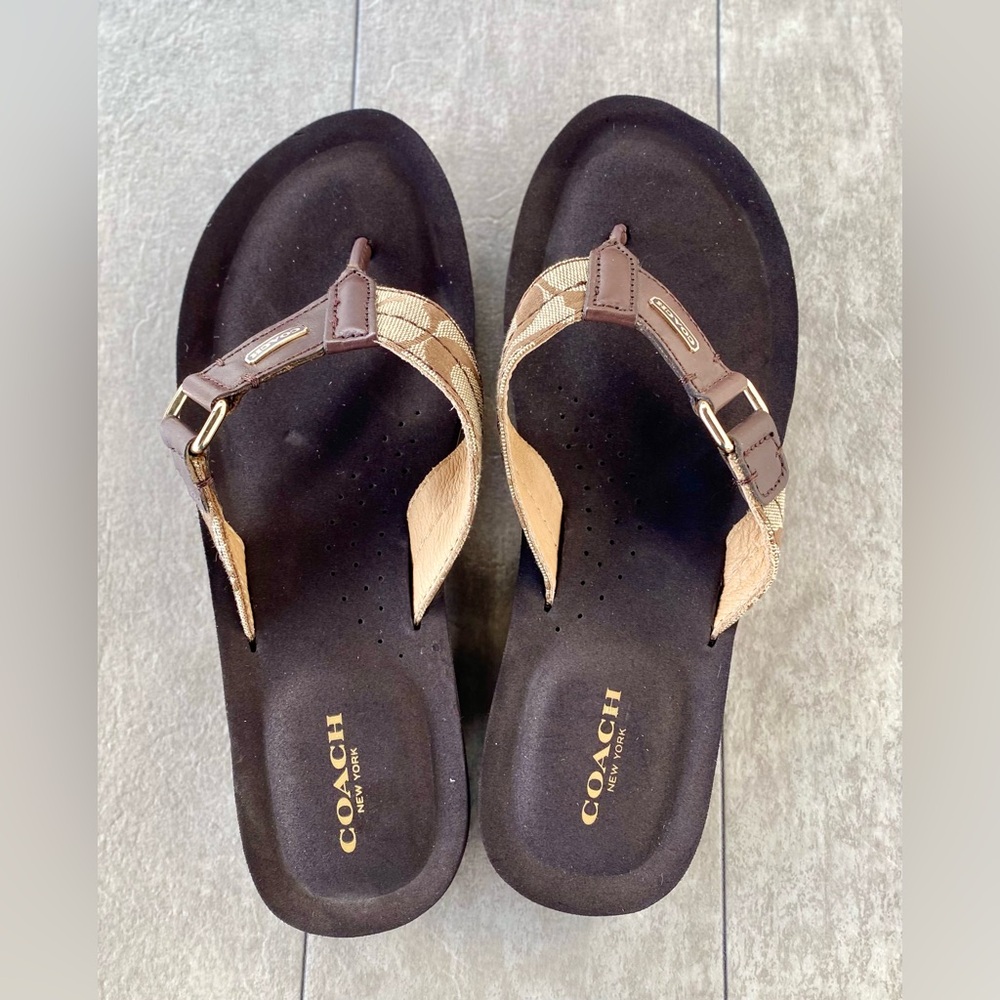 Coach Women's 8.5 Brown Signature Flip Flops